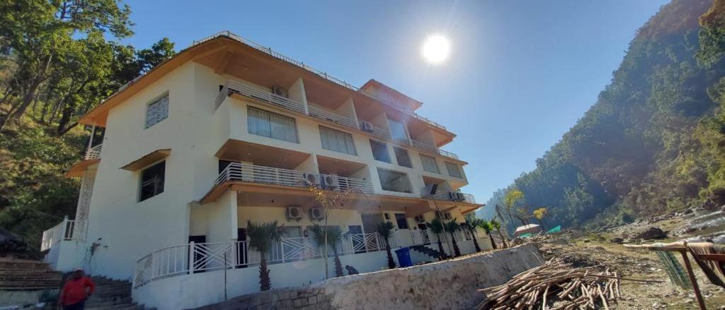 7 Hills Hotel And Resort Lansdowne Exterior photo