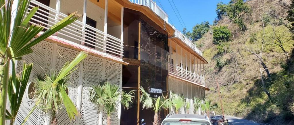 7 Hills Hotel And Resort Lansdowne Exterior photo