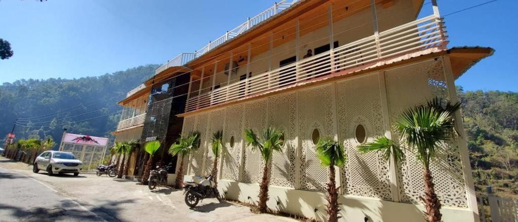 7 Hills Hotel And Resort Lansdowne Exterior photo
