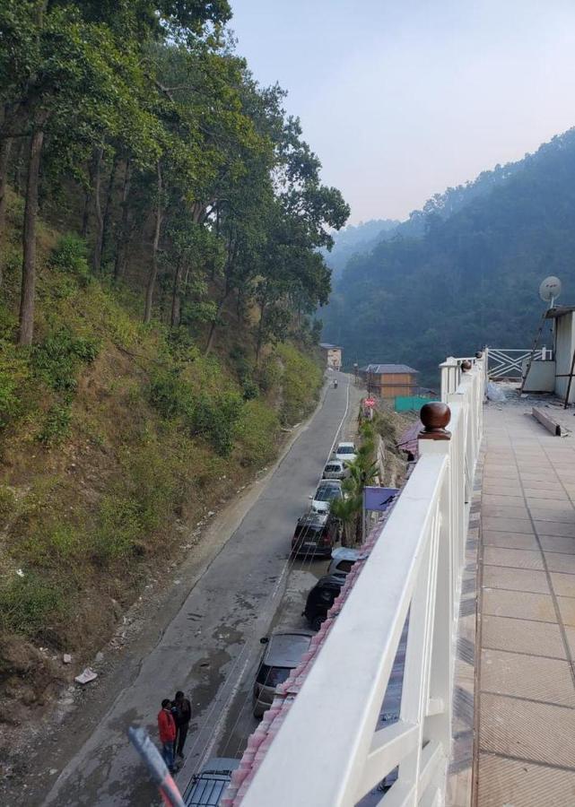 7 Hills Hotel And Resort Lansdowne Exterior photo