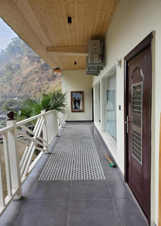 7 Hills Hotel And Resort Lansdowne Exterior photo