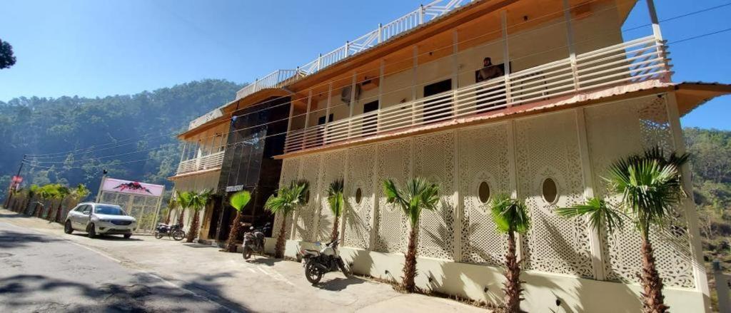 7 Hills Hotel And Resort Lansdowne Exterior photo