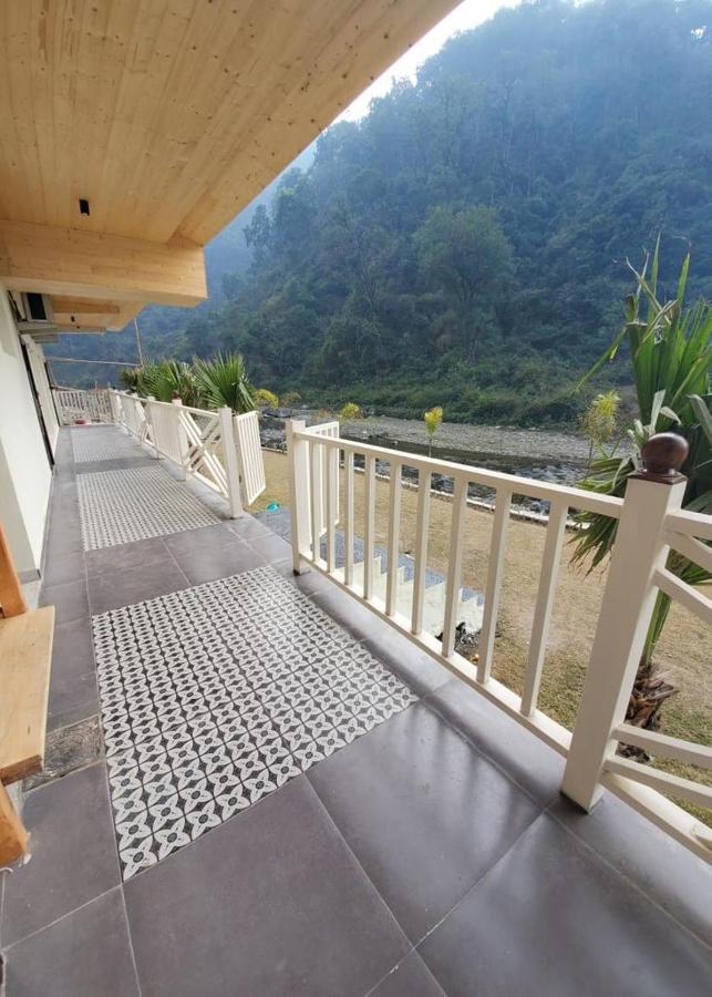 7 Hills Hotel And Resort Lansdowne Exterior photo