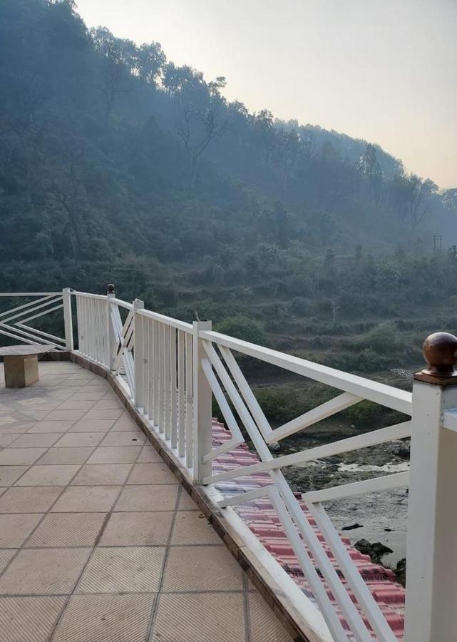 7 Hills Hotel And Resort Lansdowne Exterior photo